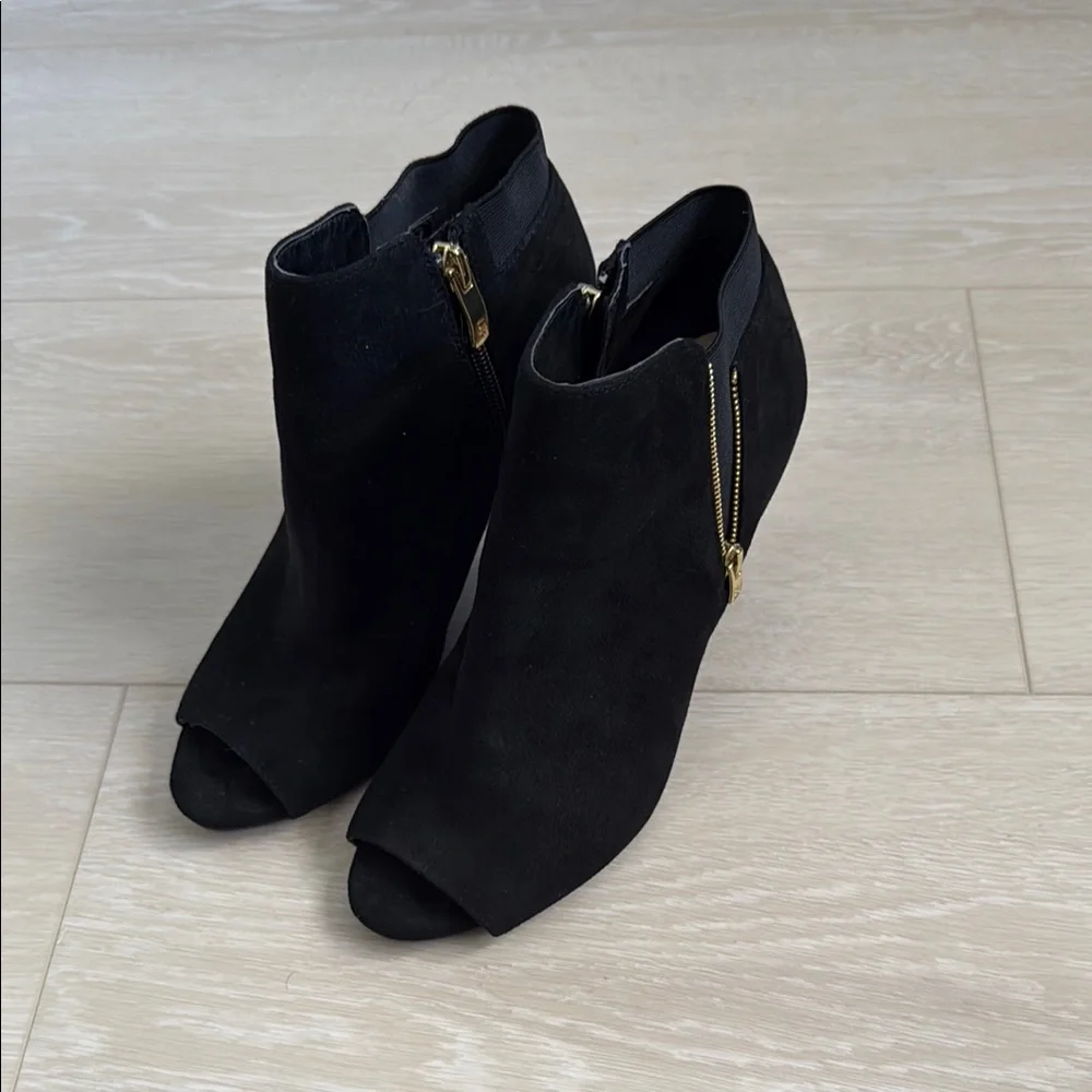 3/$10 Liz Claiborne Black Peep-Toe Ankle Boots with High Heel - Picture 2 of 8